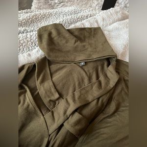 Express olive green cutout turtleneck flowy quarter length sleeve medium